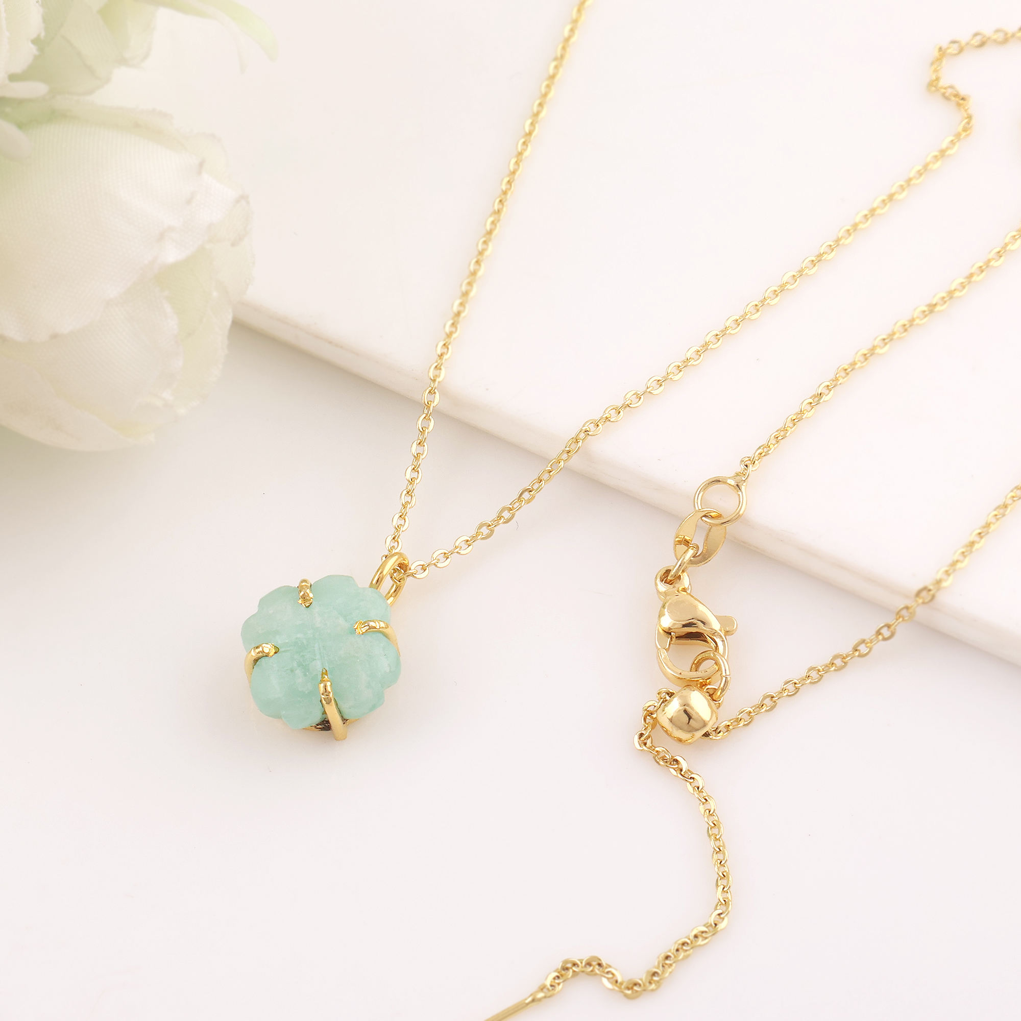 อะมาโซไนท์สีเขียว