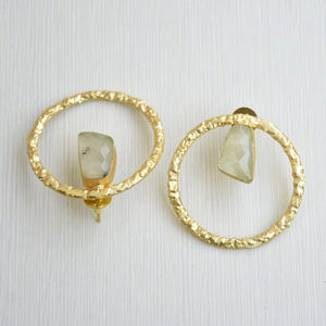 Pendientes de Racimo de Latón Premium, Pendientes de Piedra Orgánica Chapados en Oro, Acabado Chapado en Oro de 18K, Diseño Único, Venta al por Mayor - Product Image 2