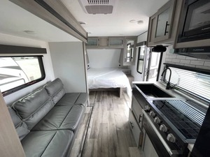 Coleman Light 1805RB High Country Usado, Modelo 2024, con Alto Rendimiento y Comodidades, Disponible para la Venta - Product Image 5