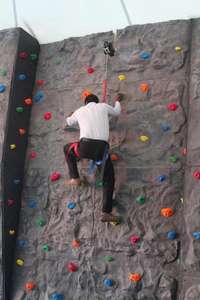 Mur d'escalade en fibre de verre géométrique standard IFSC pour parcs d'aventure intérieurs/extérieurs pour enfants adultes pour la maternelle publique - Product Image 5