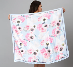 Foulards carrés légers et personnalisables, parfaits pour les promotions, les accessoires de mode et les cadeaux d'entreprise. - Product Image 1