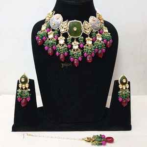 Ensemble de bijoux de mariée traditionnels perlés rose vif et vert collier de finition en plaque d'or avec boucles d'oreilles et Maang Tikka - Product Image 4