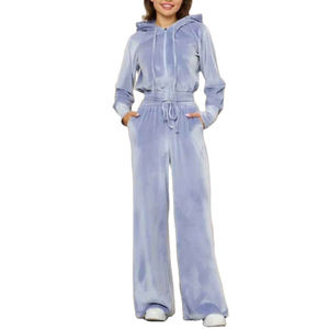 Ensemble de survêtement pour femmes en velours court à deux pièces avec diamants personnalisés, sweat-shirt à capuche et pantalon de jogging, strass, écologique, respirant - Product Image 1