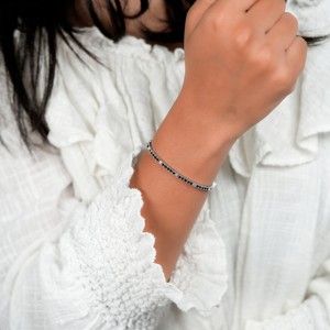 สร้อยข้อมือเพชรเม็ดเล็กสีขาวและดำสำหรับผู้หญิงสร้อยข้อมือเทนนิสประดับเพชรเม็ดเล็กๆสีขาวและดำสำหรับแล็บ - Product Image 3