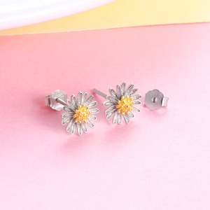 Orecchini a Perno a Forma di Girasole in Argento Sterling Massiccio con Diamante e Perla Placcata Oro, Idee Regalo Romantiche per Matrimoni e Feste - Product Image 3