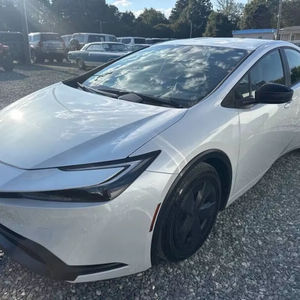 Usado 2024 T * oyota Prius LE - Product Image 1