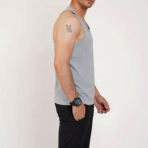 Camiseta sin mangas de rendimiento informal para hombre, transpirable y que absorbe la humedad para correr y entrenar - Product Image 4