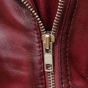 แจ็คเก็ตหนังซาตินแฟชั่นสำหรับผู้หญิงขายดีที่สุด ผลิตตามสั่ง ระบายอากาศได้ดี กันน้ำ เป็นมิตรกับสิ่งแวดล้อม รับผลิตแบบ OEM สำหรับฤดูใบไม้ร่วง - Product Image 3