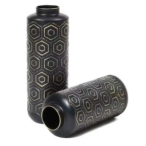 Elegante jarrón negro con diseño dorado, elegante jarrón de metal, decoración de lujo para el hogar, pieza llamativa perfecta para sala de estar y oficina - Product Image 4