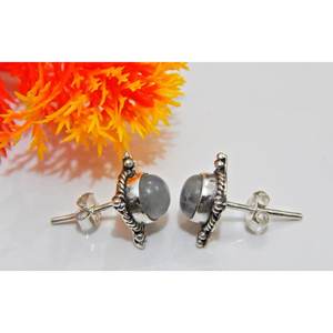 Boucles d'oreilles minimalistes en argent sterling 925 avec des bijoux faits à la main en pierre de lune certifiés GIA avec de l'or comme matériau principal - Product Image 1