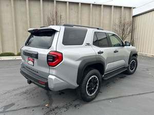 Meilleur prix 2026 pour 4Runner tout-terrain premium 4x4 automatique Euro VI intérieur foncé caméra arrière nouveau SUV - Product Image 3