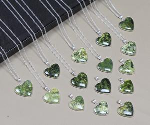 Alta calidad al por mayor cantidad a granel forma de corazón bosque verde jaspe piedra preciosa plateado latón sólido moda encanto y colgantes - Product Image 4