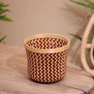 ตะกร้าทรงกลมทำจากไม้ไผ่ทอมือ พร้อมลวดลายตกแต่งและสีธรรมชาติ - Product Image 3