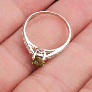 Anillo de boda de plata de ley sólida 925 hecho a mano con piedras preciosas de peridoto natural y circonita cúbica, joyería fina fabricada en la India - Product Image 4
