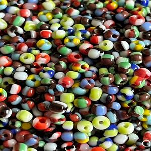 Vente en gros de perles Stripey en vrac, fabrication de bijoux, projets d'artisanat avec mélange rouge bleu vert vibrant, perles de verre cristal au chalumeau - Product Image 1