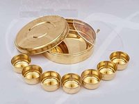 Boîte à épices traditionnelle en laiton avec sept compartiments, boîte à épices en laiton faite à la main avec couvercles pour les épices, fabriquée à la main