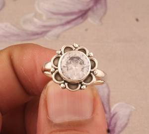 Bague en argent sterling faite à la main avec pierre druzy blanche, cadeau de mariage, anniversaire, classique, délicate, élégante, artisanale - Product Image 1