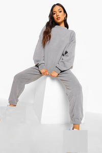 Chándal con capucha de talla grande para mujer con tela de lana de manga larga, ajuste cálido y acogedor, Ideal para ropa deportiva de invierno - Product Image 6