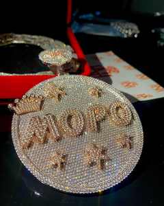 จี้ห้อยคอแบบสองชั้นสลักชื่อและโลโก้ สไตล์ฮิปฮอป ชุบทองคำสีกุหลาบ ประดับด้วยมอสซาไนต์ เครื่องประดับคุณภาพ - Product Image 2