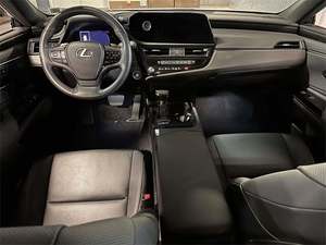 Increíble Lexus ES 350 FWD 2023 Usado en Perfectas Condiciones con Bajo Kilometraje en Existencia, Ofrecido a una Fantástica Oferta que No Querrás Perder - Product Image 4