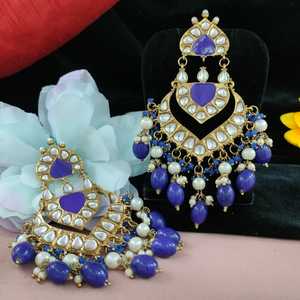 Boucles d'oreilles Kundan traditionnelles indiennes exquises avec perle d'élégance en émail détaillant les derniers bijoux de créateurs pour femmes et filles - Product Image 3