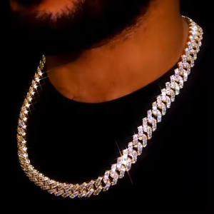 Chaîne personnalisée en diamant Moissanite 18mm à maillons cubains en argent sterling 925 de haute qualité avec finition en or jaune - Product Image 3