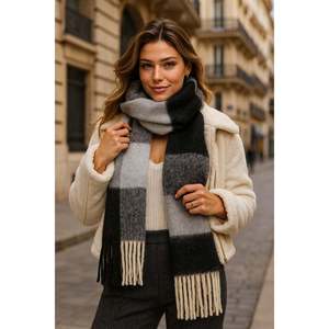 Écharpe d'hiver chaude et douce avec de larges franges - Écharpe rayée blanc crème, noir et gris Sal1270 - Gris - Product Image 4