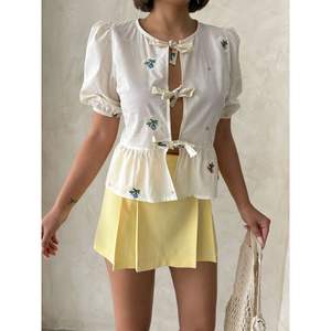 Blusa y Camisa Bordada con Lazo Frontal para Mujer - Product Image 2