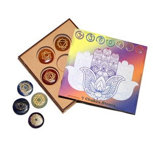 Ensemble de pierres de chakra de guérison Boîte de cristaux de guérison Symboles de chakra gravés sur disque Ensemble avec boîte-cadeau imprimée - Product Image 6