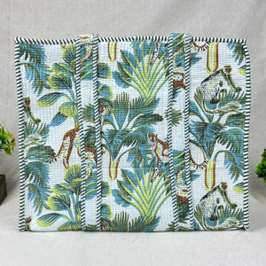 Confiada con Nuestra Bolsa Tote Premium: Espaciosa, Resistente, Elegante y Perfecta para las Necesidades de Compras, Trabajo y Viajes - Product Image 1