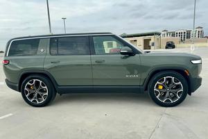 RIVIAN R1S 2023 USADO, Volante a la Izquierda/Derecha - Product Image 5