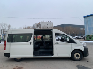Nuevo Modelo 2024 de Hiace Edición Deluxe de 4 Asientos, Minibús con Transmisión Automática, Diésel Turbo Euro VI, en Venta - Product Image 2