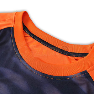 เสื้อยืดแขนสั้นสำหรับผู้ชายพิมพ์โลโก้แบบสีพื้นสไตล์สปอร์ต - Product Image 4