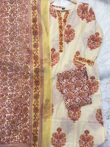 Elegante Conjunto de 3 Piezas de Salwar Kameez con Detalles Vibrantes en el Cuello, Diseño Moderno Reversible para Fiestas - Product Image 6