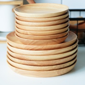 Assiette et vaisselle en bois fruits pour fête de mariage avec vaisselle taille différente et couleur bois naturel - Product Image 1