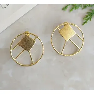 Boucles d'oreilles géométriques en laiton plaqué or faites à la main pour femmes, style hip-hop, pour fêtes et mariages - Product Image 1