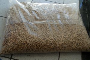 Granulés de bois de chauffage Energy Pellets America Premium, 40 lb, fabriqués à partir de matériaux 100 % recyclés, 0,6 % de cendres, 8 % d'humidité, 4800 J de chaleur pour le chauffage - Product Image 2