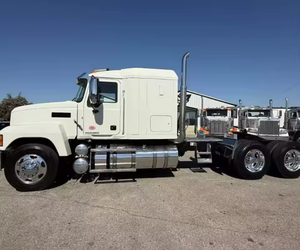 Wholesale Price 2018 Mackk Pinnacle CHU613 Sleeper Semi <b>Truck</b> - 50" Flat Top Sleeper, 505HP Export Ready - Product Image 2