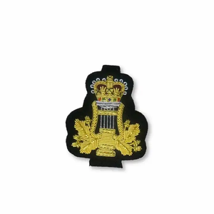 Bullion Wire Blazer Tela Crest Insignias Familia Escudo DE ARMAS Doble Banner Bordado Fieltro Blazer Insignia - Product Image 2