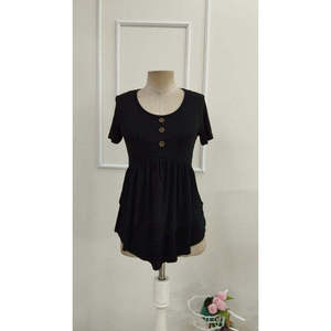 Blusa de viscosa de manga corta con cuello redondo y botones para mujer, con detalle frontal asimétrico, 33848 - Product Image 4