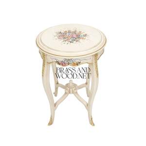 Mesa Auxiliar Redonda de Lujo Color Crema con Ramo Floral Pintado a Mano y Detalles en Latón Dorado para Decoración de Esquinas en Hogares Neoclásicos - Product Image 1