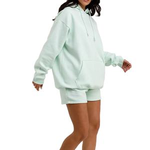 Ensemble deux pièces décontracté pour femme : sweat à capuche et short en polaire, style urbain uni pour l'extérieur - Product Image 1