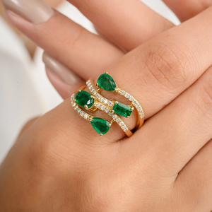 แหวนทอง18K สำหรับเป็นของขวัญของขวัญดีไซน์ใหม่ยอดนิยมสำหรับงานวันเกิดหินสีมรกตและเพชรแข็ง - Product Image 4