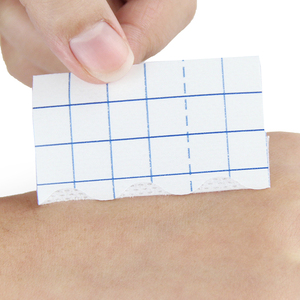 Bande adhésive médicale microporeuse non tissée désinfectante à l'ozone, adhésif doux pour pansement et fixation de cathéter, durée de conservation de 3 ans - Product Image 4