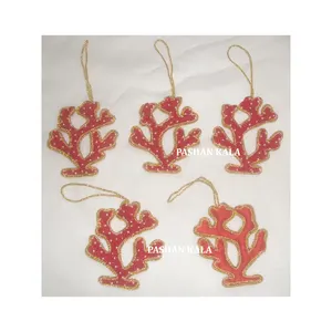 Penjualan laris ornamen gantung Natal bentuk pohon kain manik-manik warna merah dan bordir Zari emas untuk dekorasi