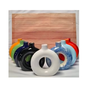 Jardinera de cerámica contemporánea con acabado suave y forma limpia perfecta para casas modernas esquinas bohemias o exhibiciones de patio - Product Image 2