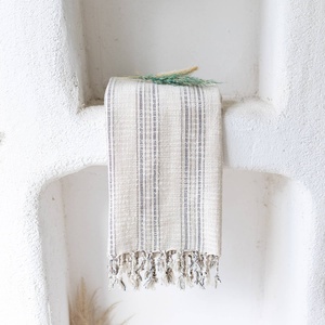 Toalla de Playa Turca Rústica Premium, Blanca y Gris con Rayas Finas, 100% Algodón Peshtemal, 40x70 pulgadas - Product Image 1