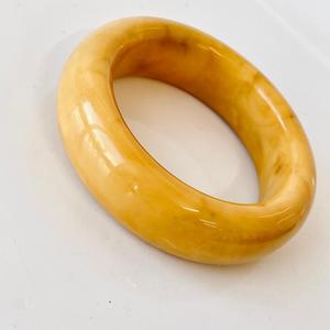 Bracelet en ambre naturel couleur beurre de cacahuète - Product Image 1