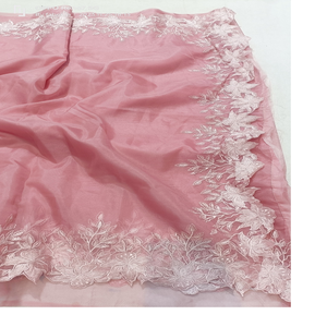 Fabriqué sur mesure en blanc couleur du corps et bordure dorée broderie saris en soie à motifs idéal pour la revente par les créateurs de vêtements - Product Image 5