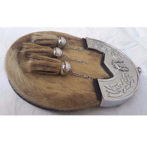 เข็มขัดหนังคุณภาพสูงระดับพรีเมียม กระเป๋าสปอร์รันแบบกึ่งทางการ พร้อมพู่ห้อย 3 อัน โลโก้สั่งทำได้ สายคาดเอวแบบท่อ ทนทาน เหมาะสำหรับชุดยูนิฟอร์มกิลท์ - Product Image 3